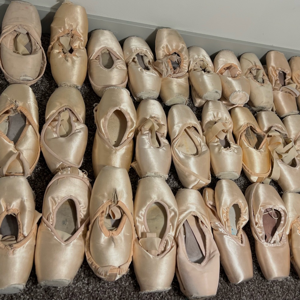 POINTE SHOES!
